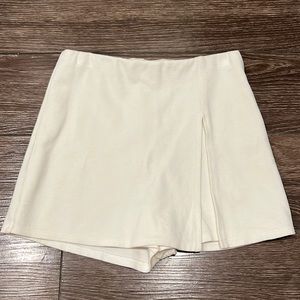 Blue Blush White Slit Skort. Size Small. Great Condition.